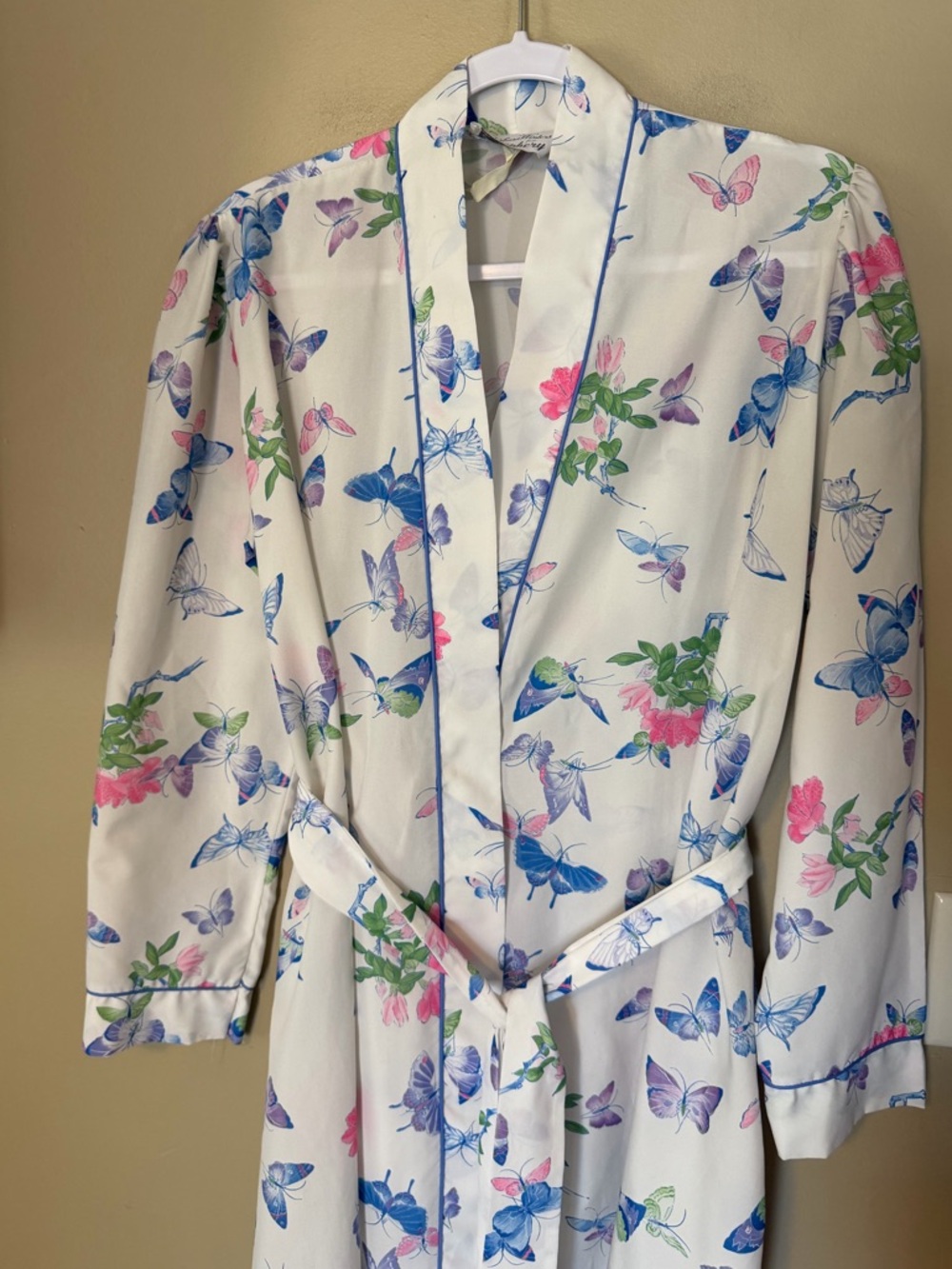 Vintage Barbara Winters For Periphery Floral and Butterfly Pattern Robe - Picture 3 of 6